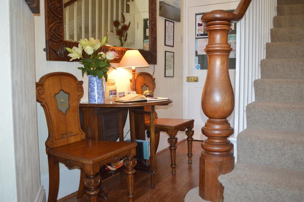 โรสดีน กสท์เฮาส์ Bed & Breakfast เพมโบรก ภายนอก รูปภาพ