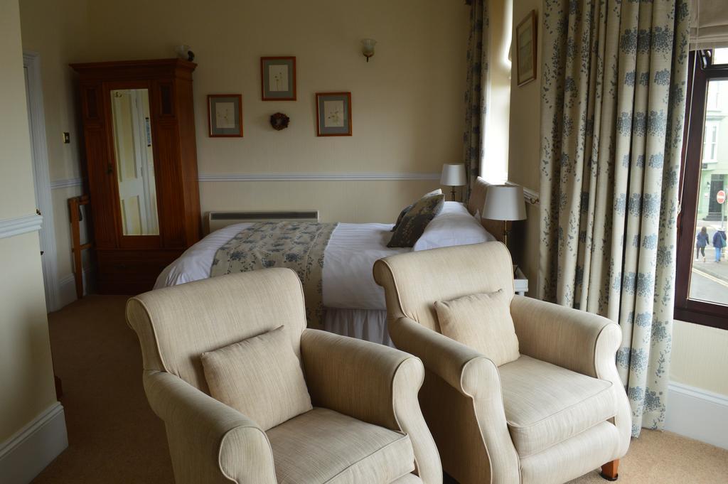 โรสดีน กสท์เฮาส์ Bed & Breakfast เพมโบรก ภายนอก รูปภาพ