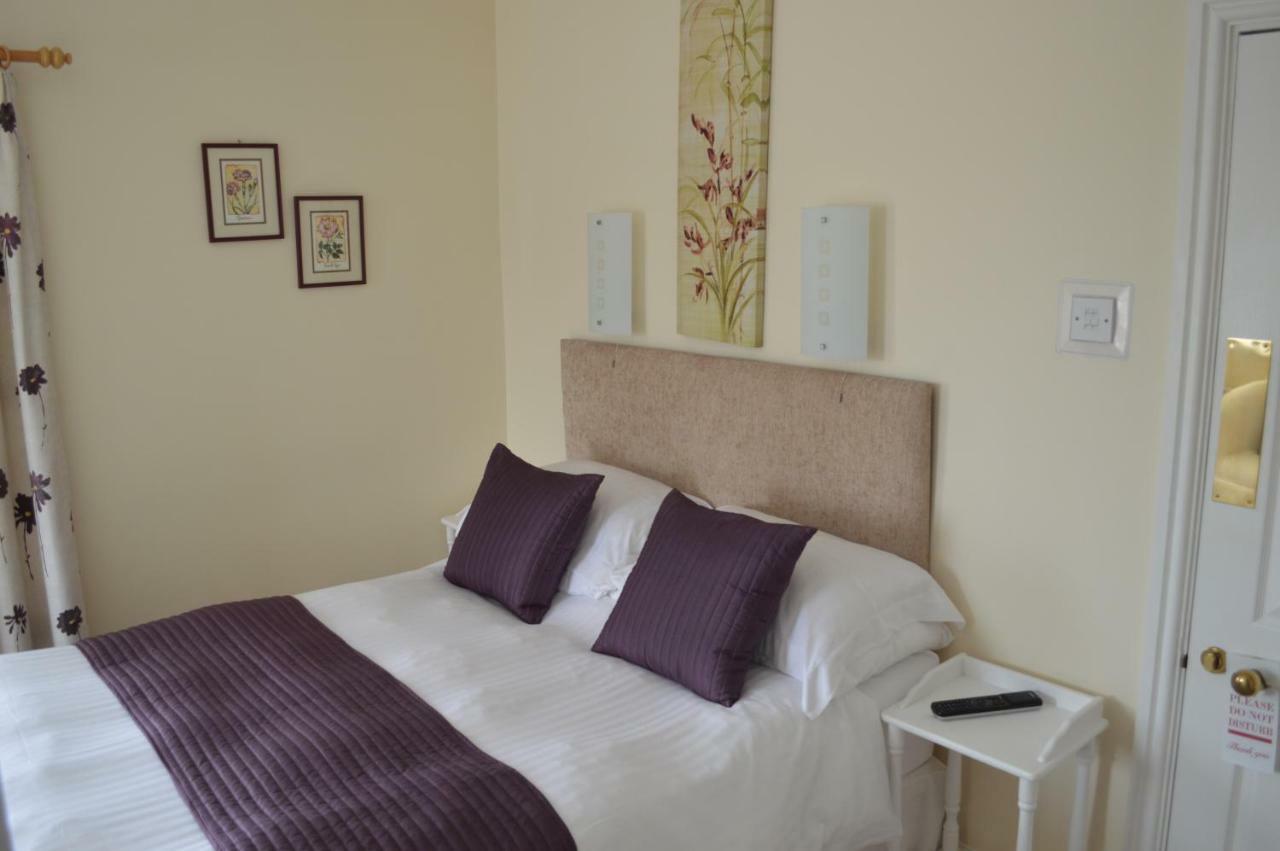 โรสดีน กสท์เฮาส์ Bed & Breakfast เพมโบรก ภายนอก รูปภาพ
