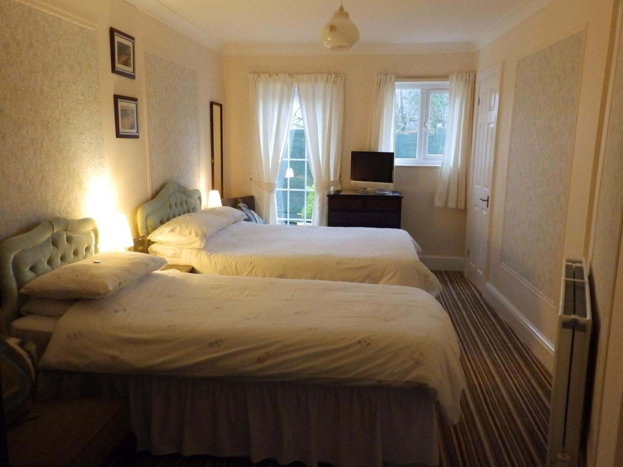 โรสดีน กสท์เฮาส์ Bed & Breakfast เพมโบรก ภายนอก รูปภาพ