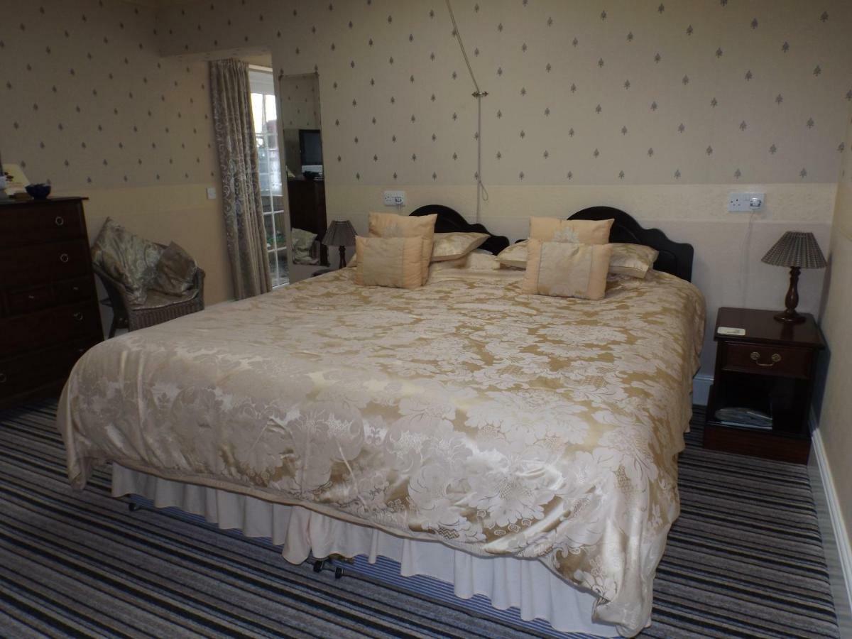 โรสดีน กสท์เฮาส์ Bed & Breakfast เพมโบรก ภายนอก รูปภาพ