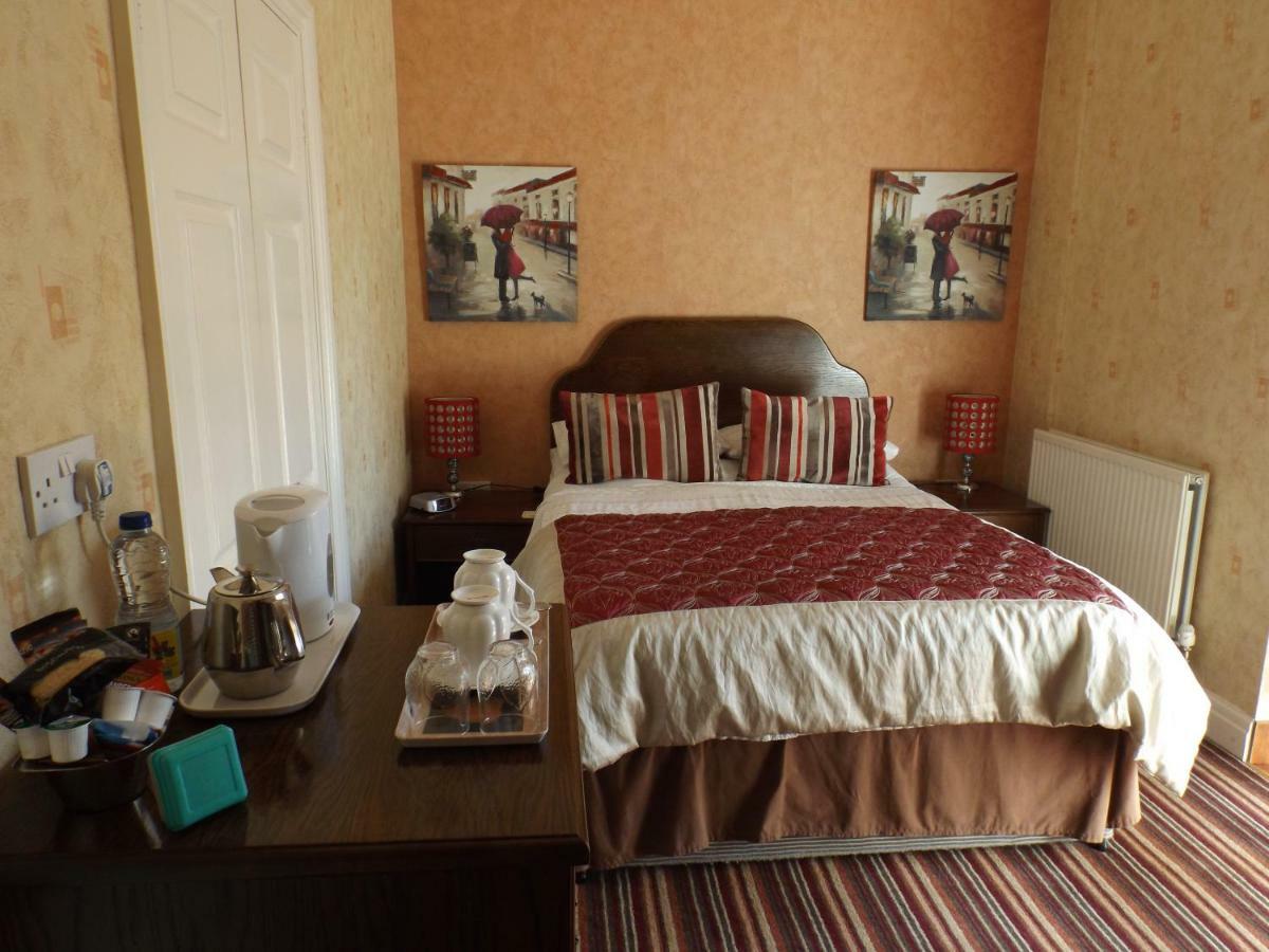 โรสดีน กสท์เฮาส์ Bed & Breakfast เพมโบรก ภายนอก รูปภาพ